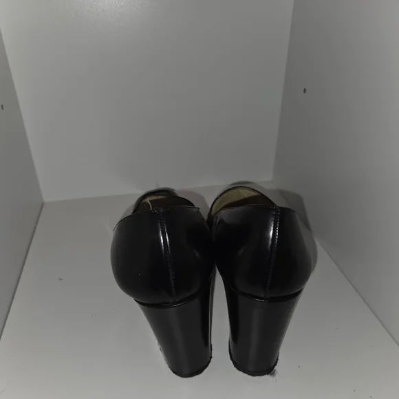 Gucci Women's Black Leather Loafers - Picture 5 of 7